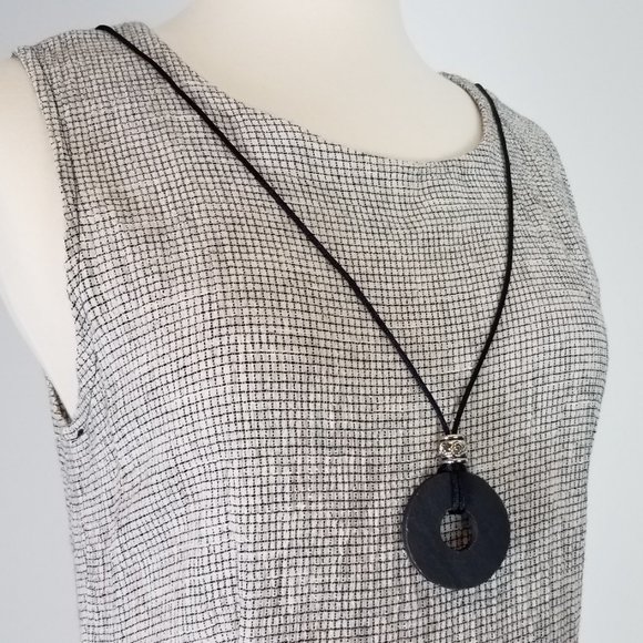 90's Vintage Sleeveless Linen Crepe Dress with Attached Pendant Necklace - Picture 4 of 9